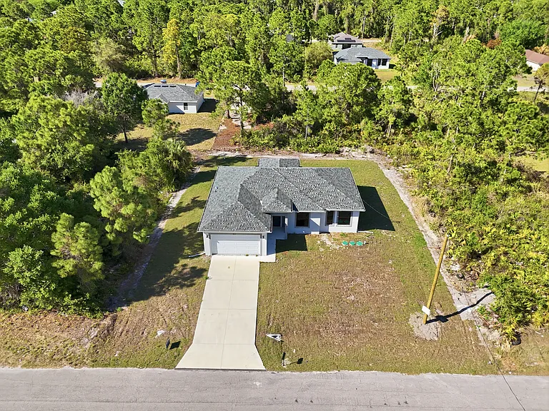 825 Carbon St E — Photo 5