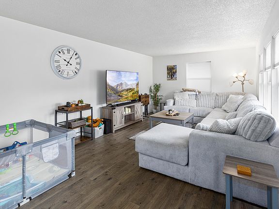 3rd image of 533 Eloise Dr