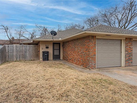 2nd image of 900 Delmar Cir #900