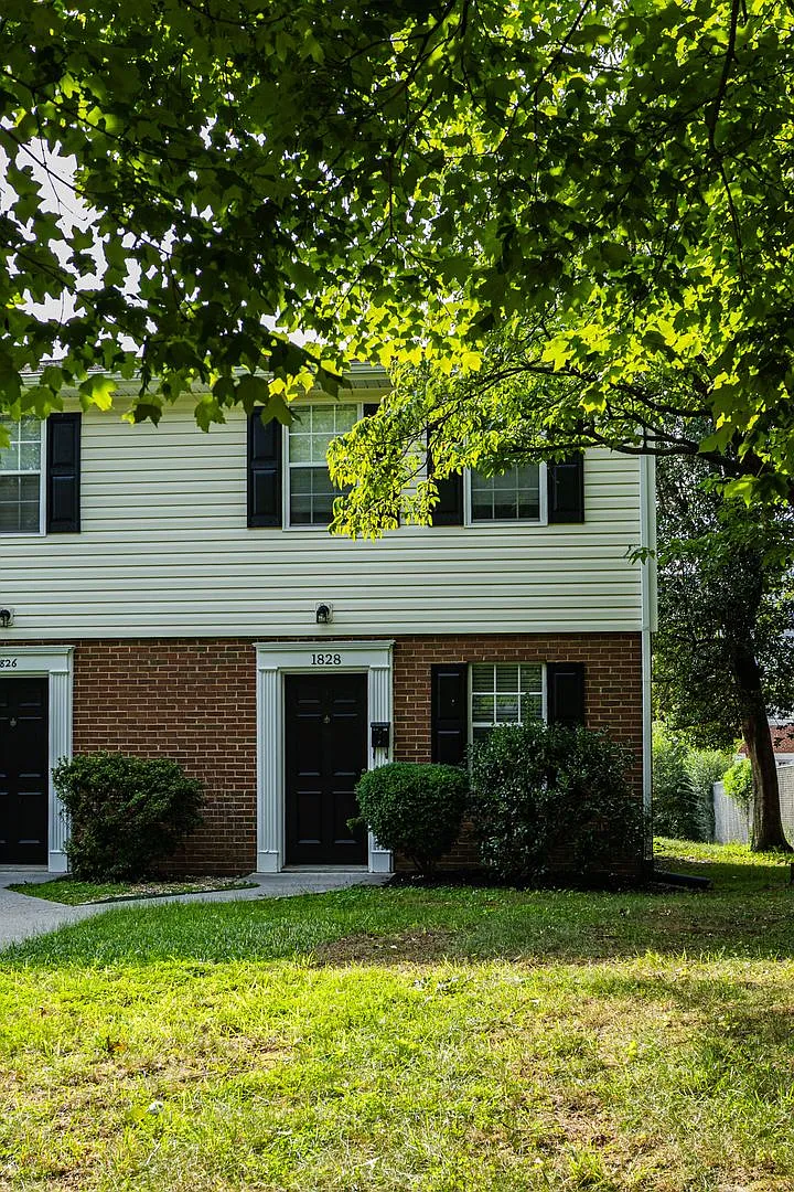 New Listing! — Photo 1