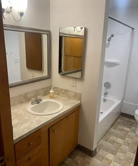 Harvard 103 bathroom