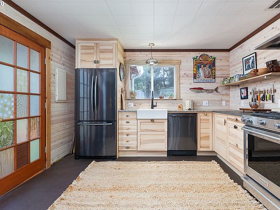5th image of 2725 NW Neptune Ave