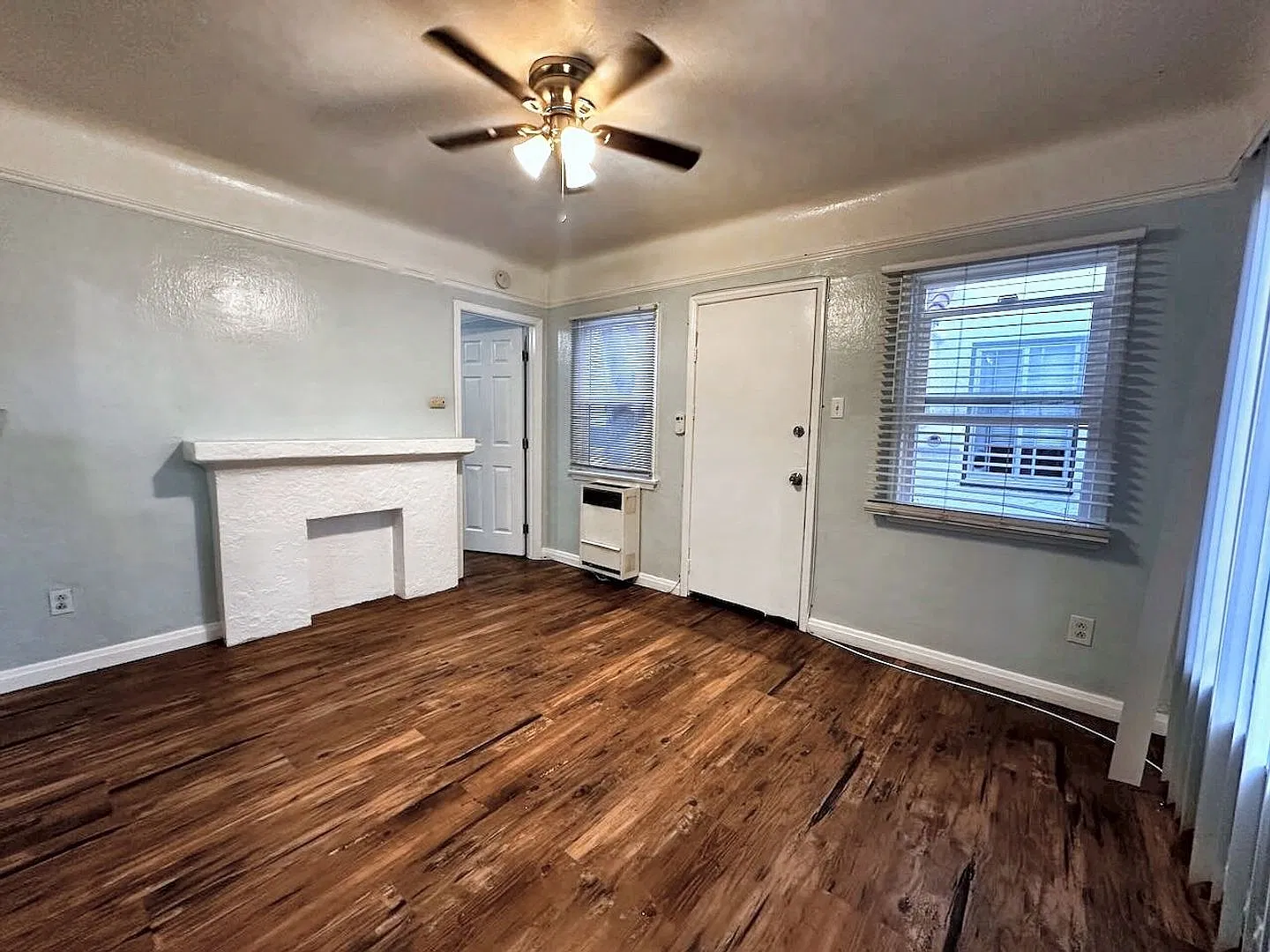Chestnut LB — Photo 3