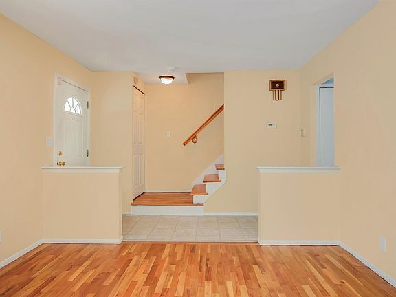 5th image of 414 Eastlook Dr