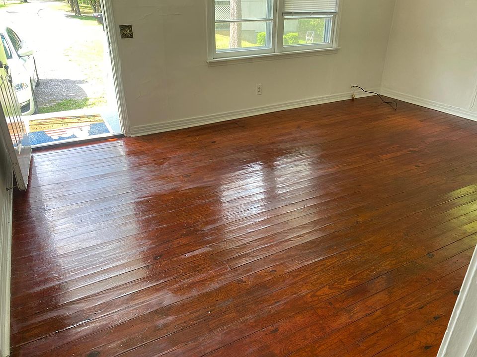 2nd image of 180 Naylor Ln