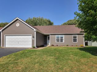 860 Hunters Ridge Dr, Genoa City, WI 53128