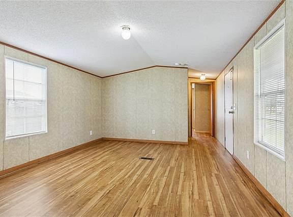 2nd image of 126 Robert St