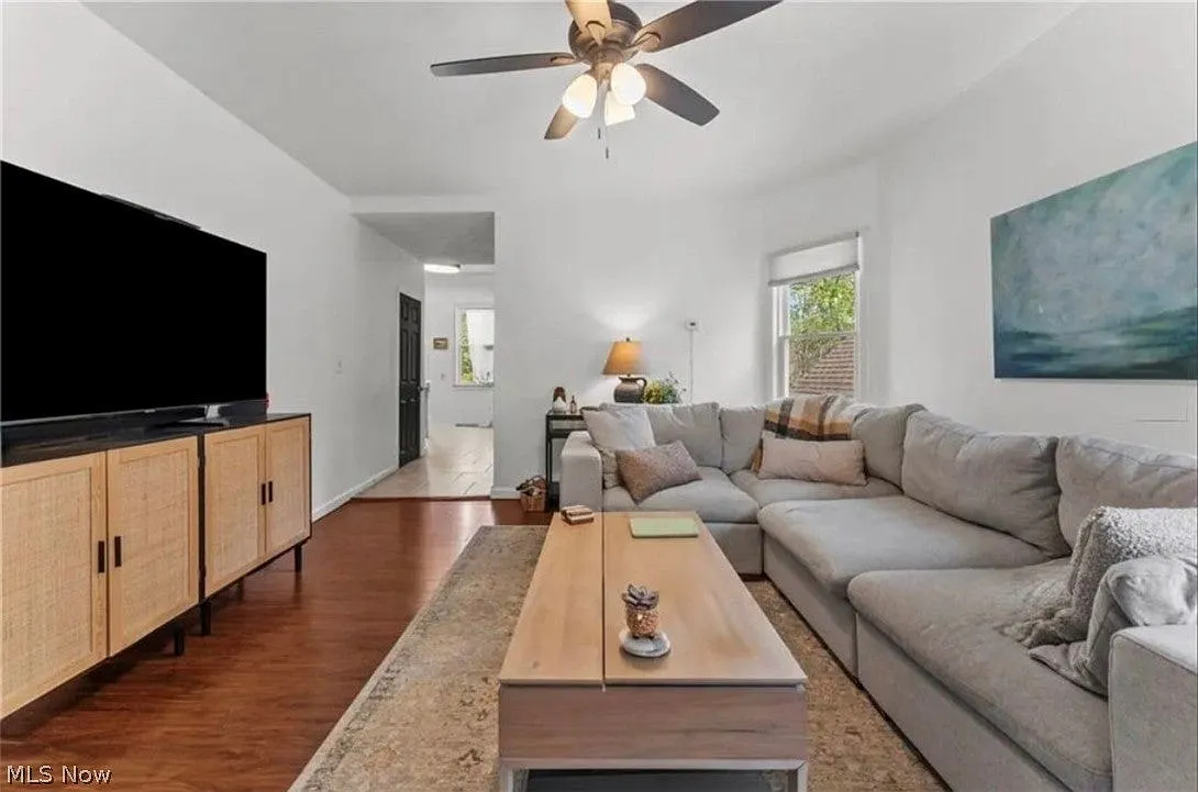 3 bed, $2,550 — Photo 2