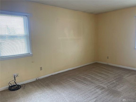 5th image of 554 Smith Ave