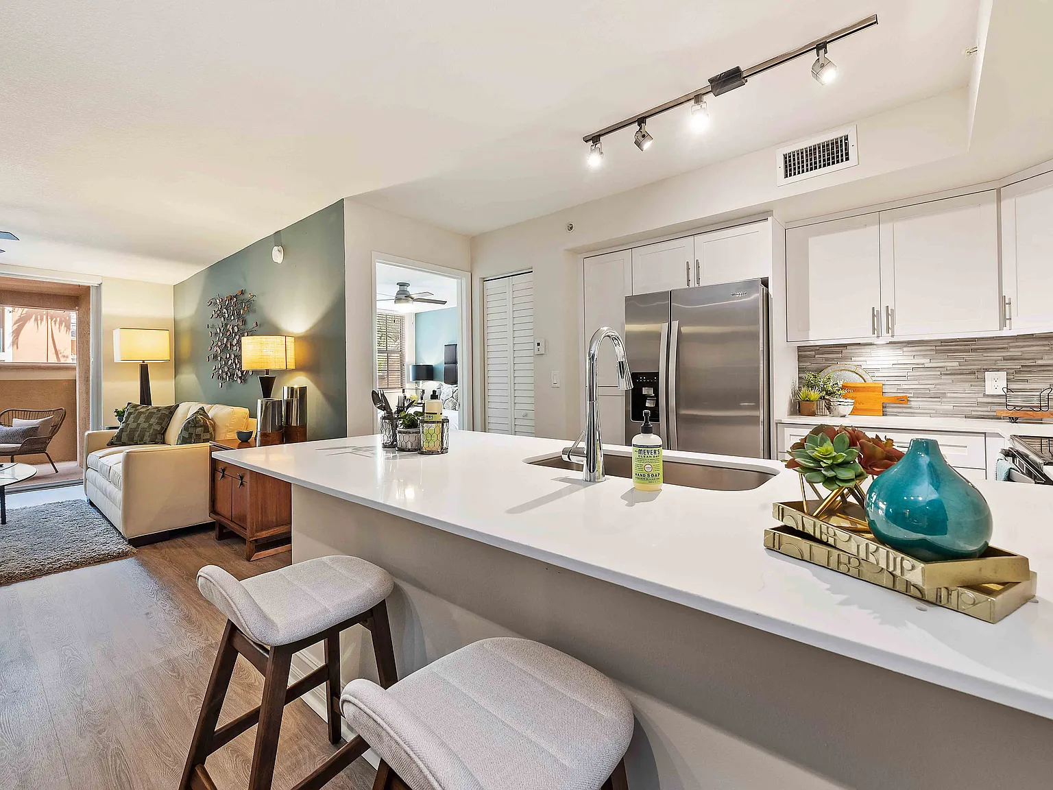 Crescent House Apartments — Photo 2