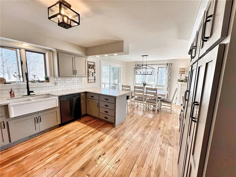 6078 Donald St — Photo 4