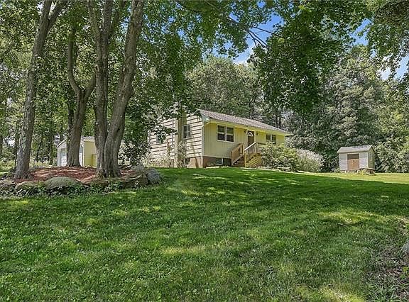 3rd image of 215 Longfellow Dr