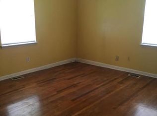 8018 Candleglow Ln, Louisville, KY 40214