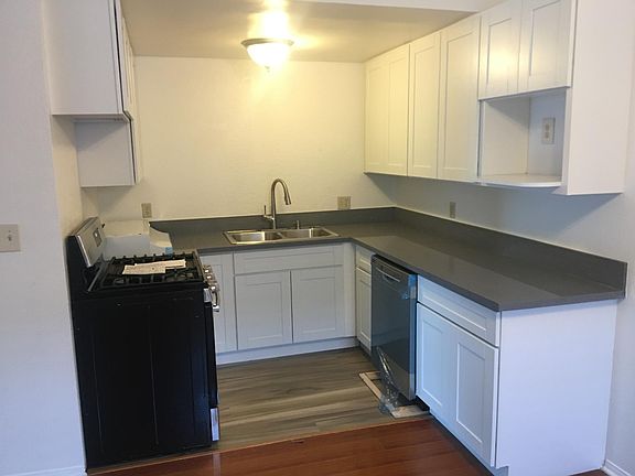 3rd image of 1384 E Villa St