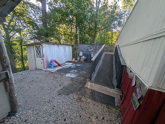 4th image of 102 Lang Cir