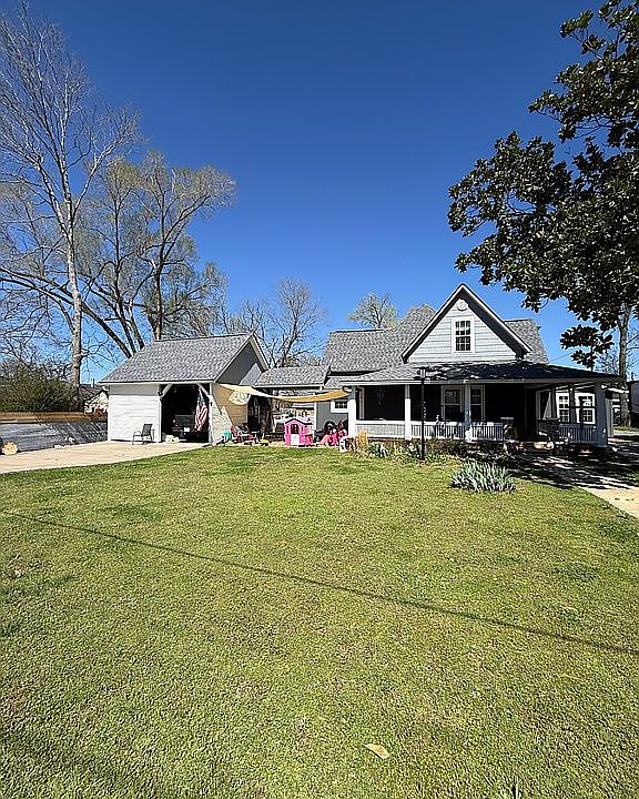 1st image of 544 Fraser St