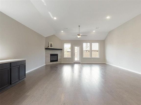 3rd image of 127 Shadow Creek Ln