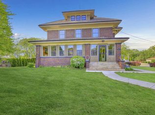 2208 E Main St, Urbana, IL 61802