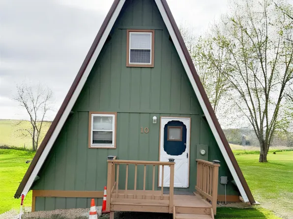 10 Galena Oaks Dr, Elizabeth, IL 61028