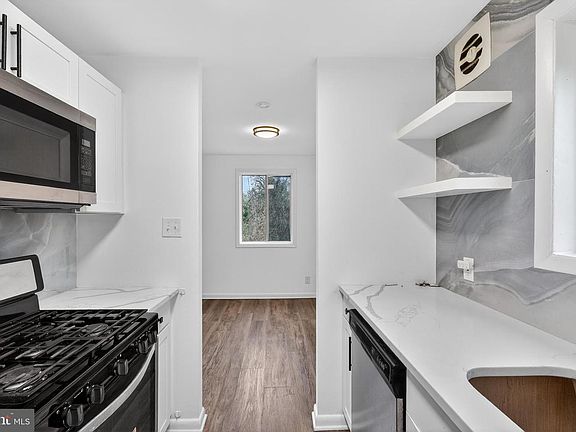 3rd image of 4570 Macarthur Blvd NW APT 208
