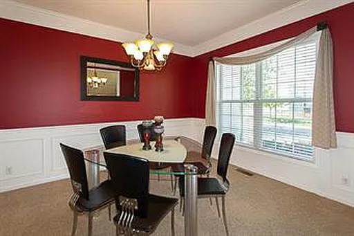 4 bed, 2.5 bath, 2326 sqft, $3,095 — Photo 3