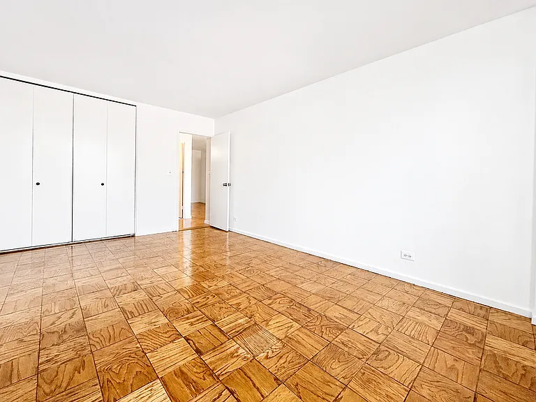 360 W 22nd St #7D — Photo 7