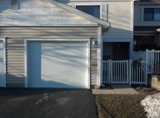 738 Lakeview Point, Schaumburg, IL 60194