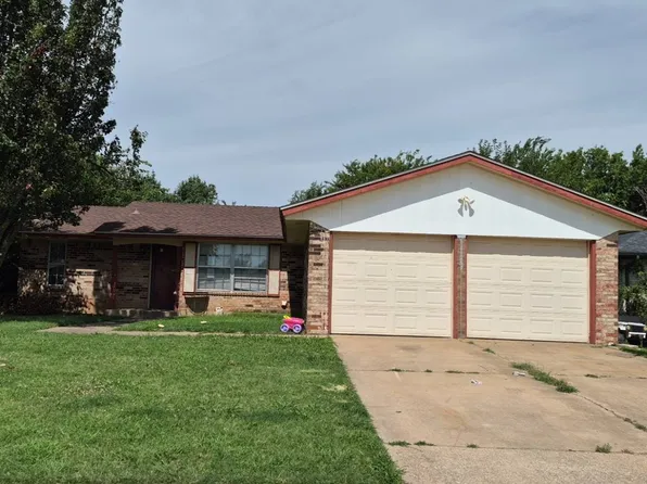 405 S Silver Leaf Dr, Moore, OK 73160