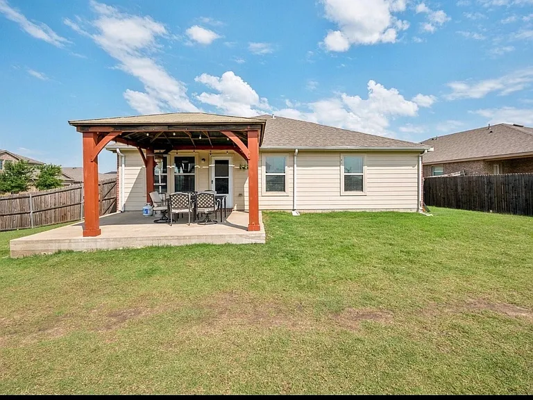 900 Sapphire Dr — Photo 13