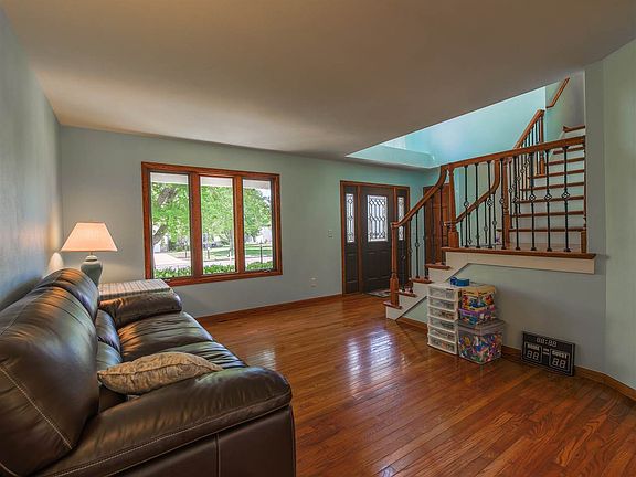 5th image of 807 Dogwood Dr