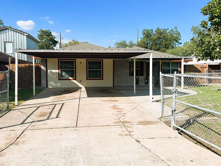 3515 Castledale Dr — Photo 3
