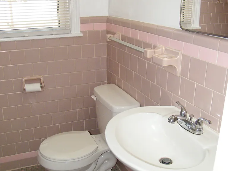 108 Coleraine Dr — Photo 17
