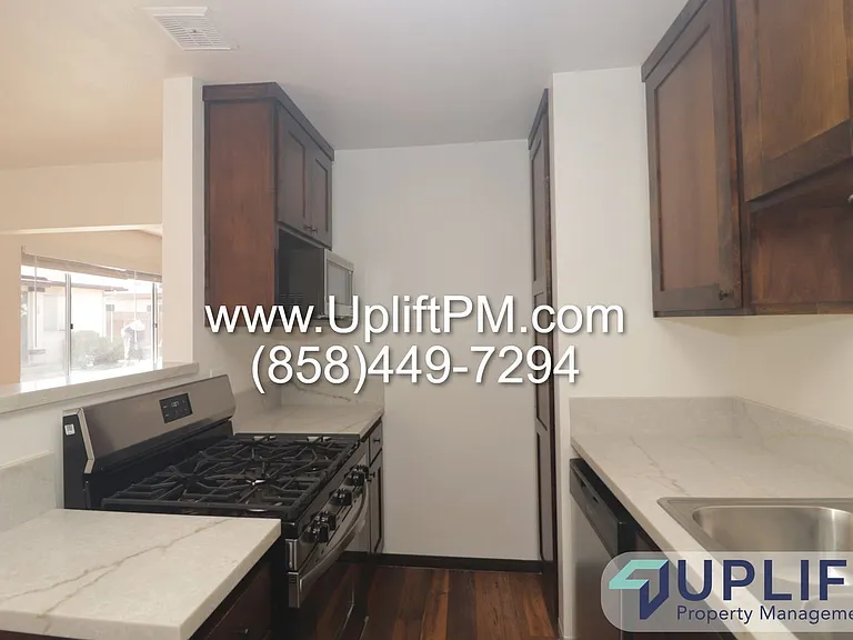 820 Scranton St #G — Photo 9