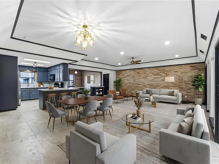 413 Toronto Ave — Photo 2