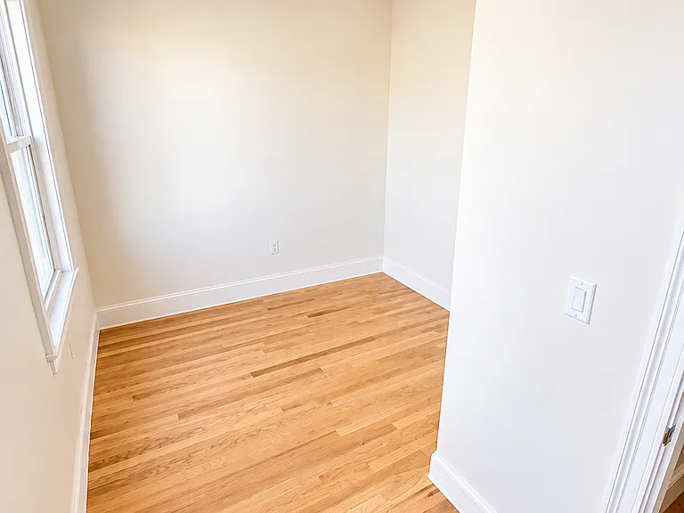 4-12 Humboldt Pl #8-3 — Photo 3