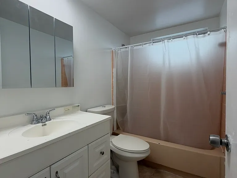 1600 NE 114th St #204 — Photo 13