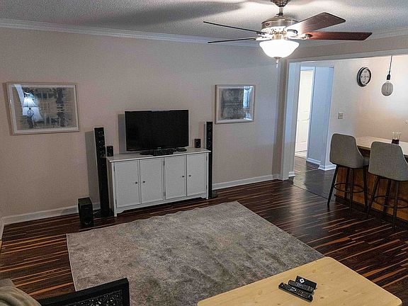 3rd image of 10 Pinnacle Way