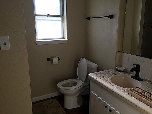 3rd image of 3221 Regal Oaks Dr