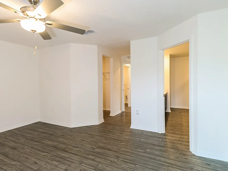 250 Catalonia Ave NW — Photo 9