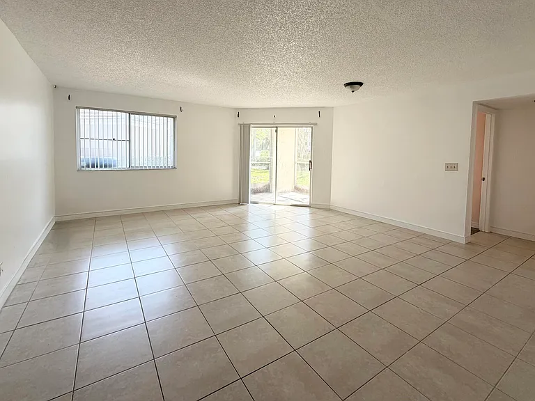 9977 Westview Dr #111 — Photo 7