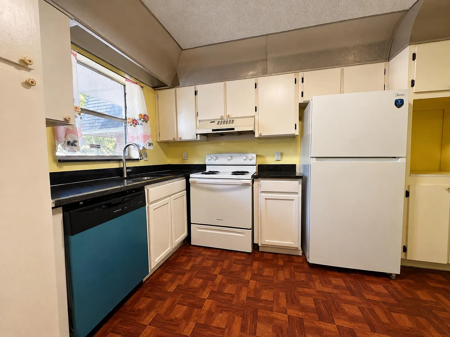 2 bed, 2.0 bath, 960 sqft, $1,975 — Photo 3