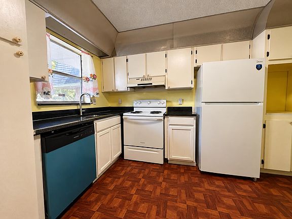 3rd image of 613 S State Road 7 APT 2F