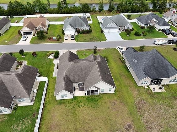 4th image of 208 Camrose Way
