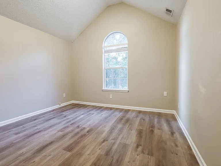 125 Titan Rd — Photo 14