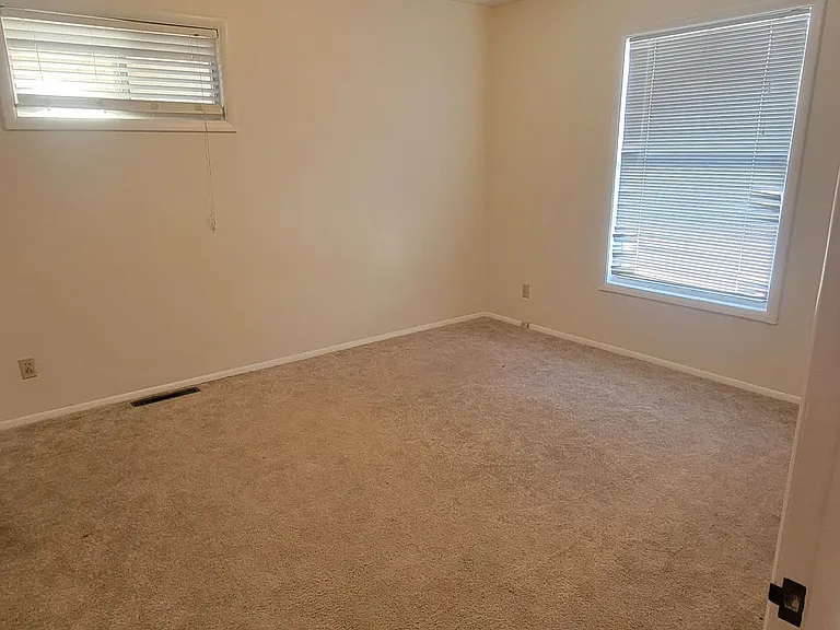 1352 Kennedy Ave — Photo 3
