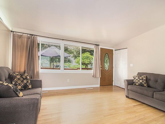 5th image of 2324 N Circle Dr