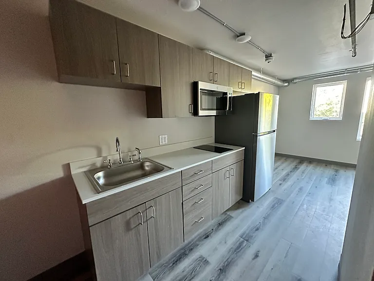 Park Avenue Apartments — Photo 9