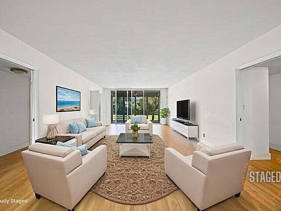2nd image of 4007 N Cypress Dr APT 204