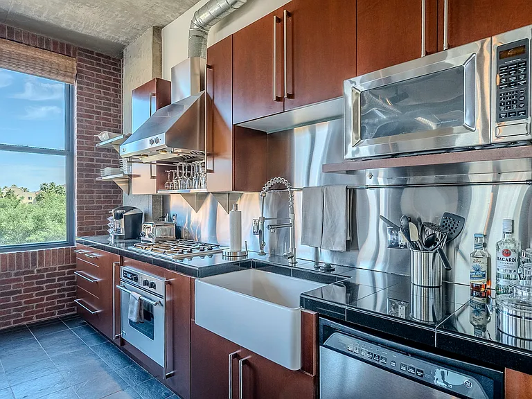 21 6th St #316 — Photo 7