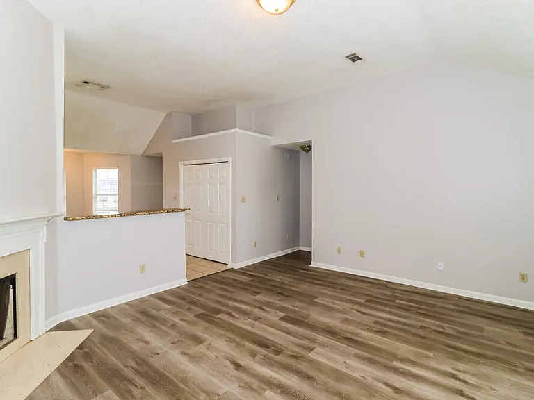 4671 Lindawood Ln — Photo 5